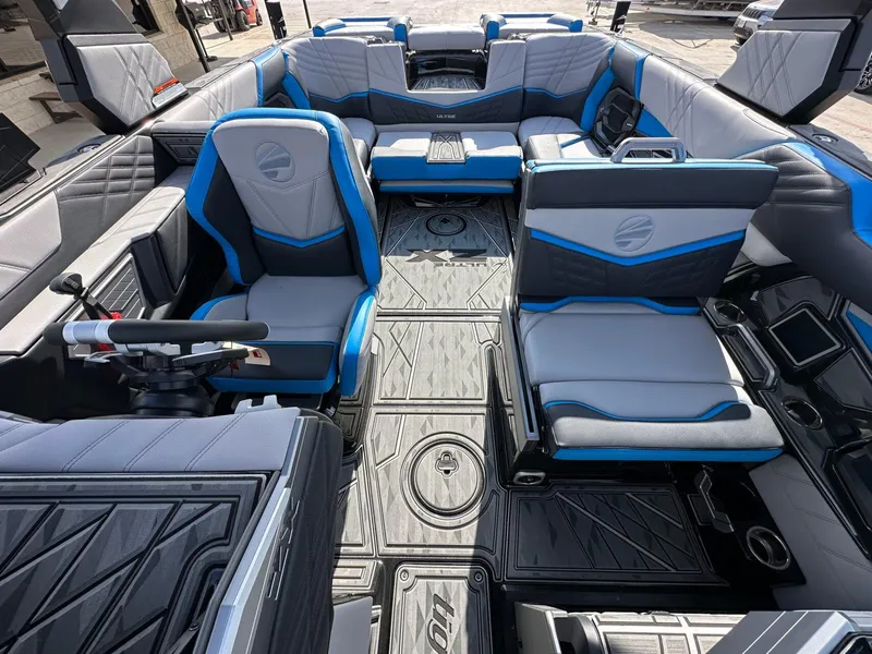 Slide: The Image of Tigé Ultré 23ZX 2025 - 27