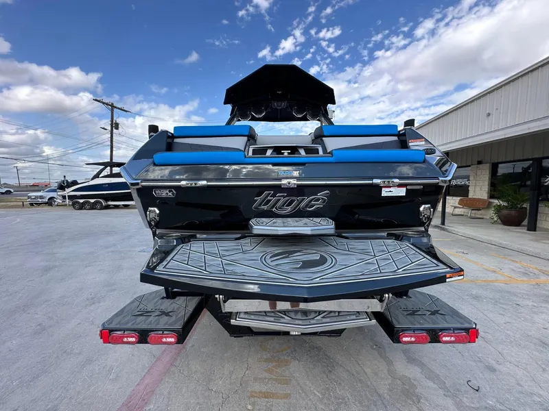 Slide: The Image of Tigé Ultré 23ZX 2025 - 3