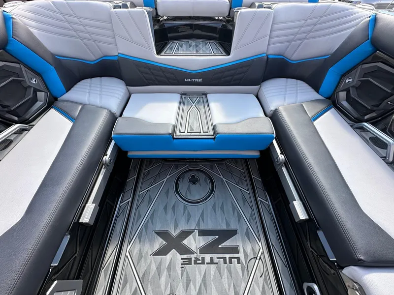 Slide: The Image of Tigé Ultré 23ZX 2025 - 31