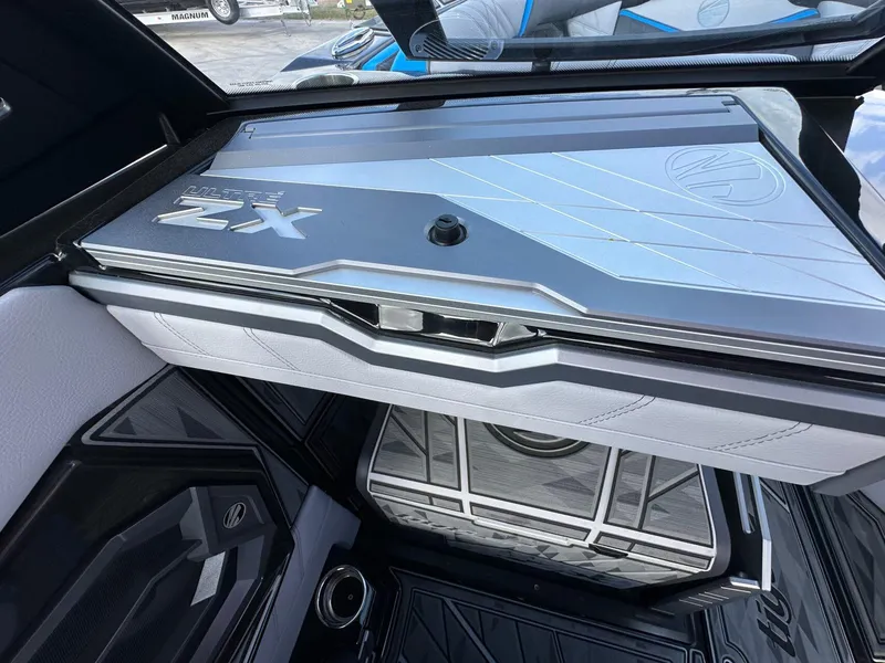 Slide: The Image of Tigé Ultré 23ZX 2025 - 36