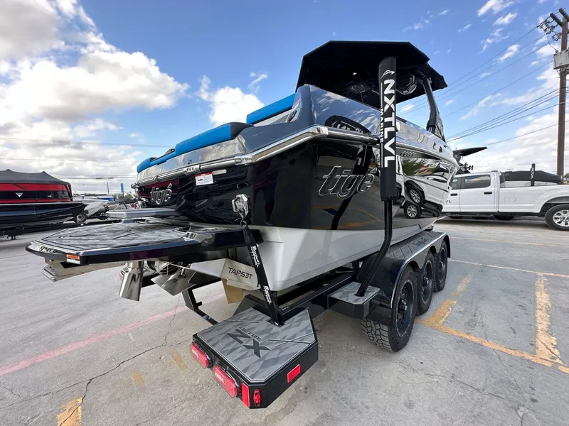 Slide: The Image of Tigé Ultré 23ZX 2025 - 4