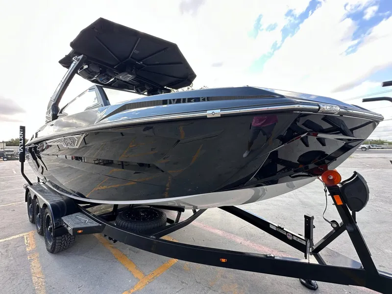 Slide: The Image of Tigé Ultré 23ZX 2025 - 6