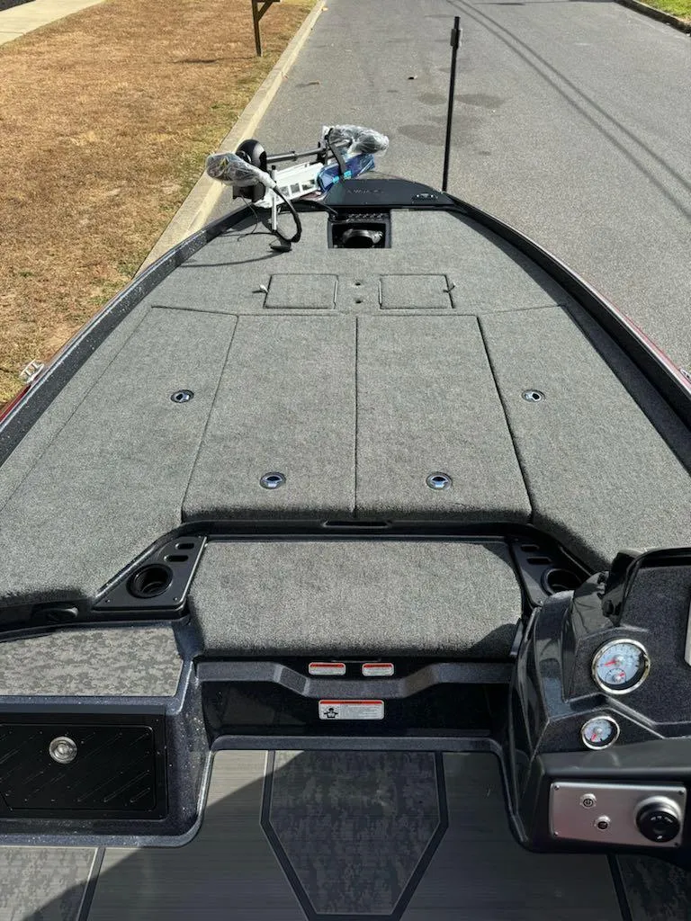 Slide: The Image of 2025 Nitro Z21 XL boat deck with modern controls and spacious layout. - 13