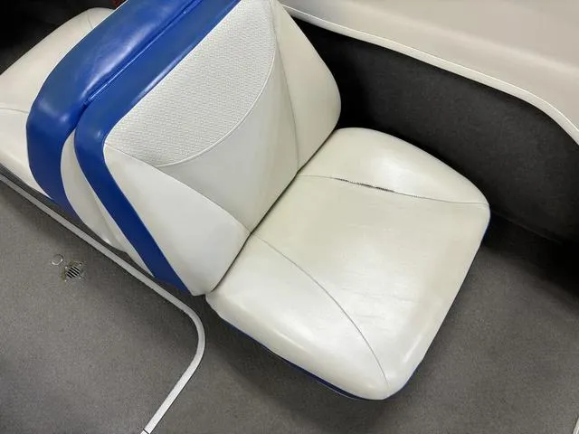 Slide: The Image of White and blue seat in 2007 Bayliner 175 Bowrider boat interior. - 29