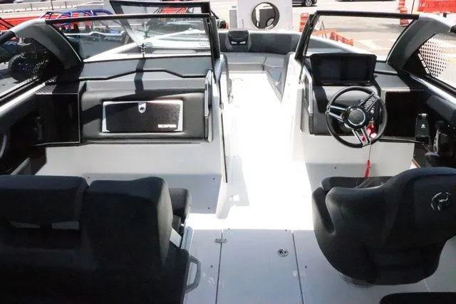 Slide: The Image of Scarab 285 LX 2025 - 10