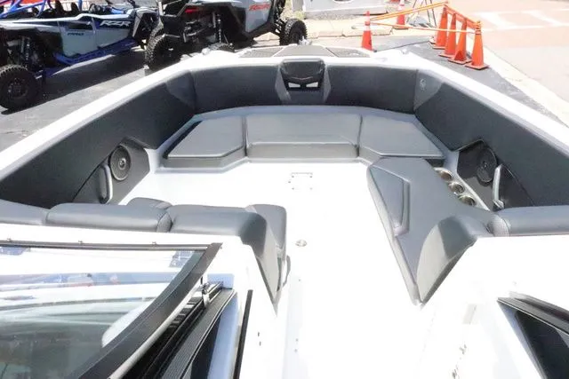 Slide: The Image of Scarab 285 LX 2025 - 11