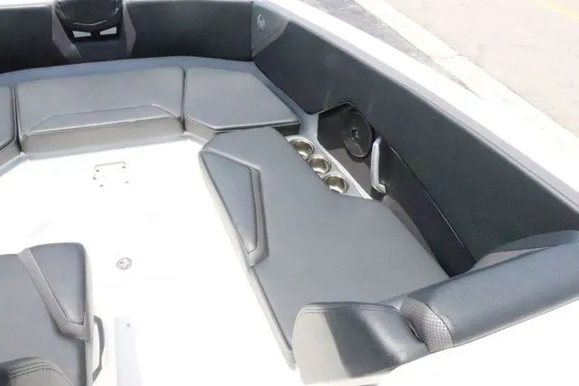 Slide: The Image of Scarab 285 LX 2025 - 12