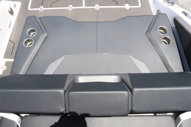 Slide: The Image of Scarab 285 LX 2025 - 21