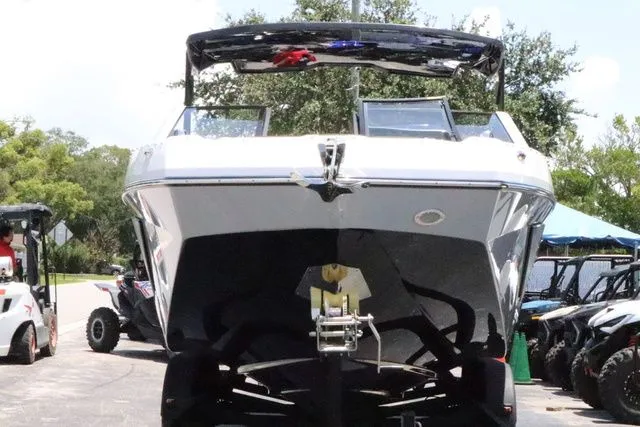 Slide: The Image of Scarab 285 LX 2025 - 4