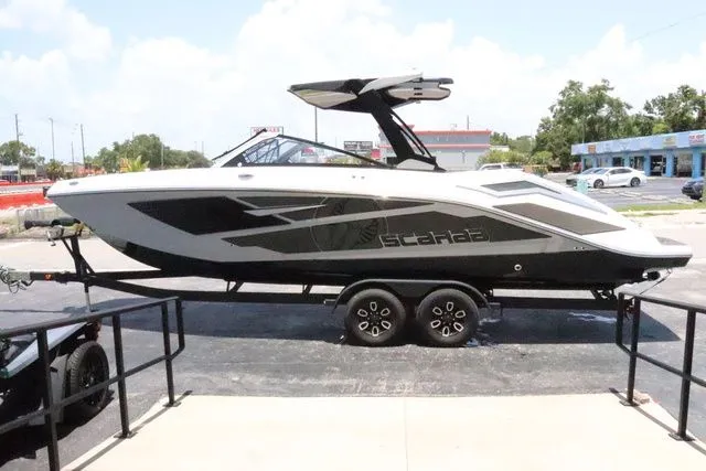 Slide: The Image of Scarab 285 LX 2025 - 6