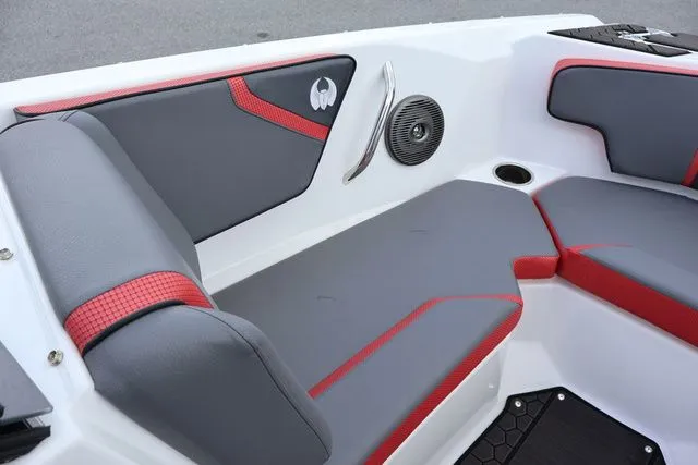 Slide: The Image of Scarab 215 LX 2025 - 14