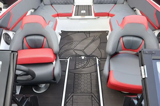 Slide: The Image of Scarab 215 LX 2025 - 15