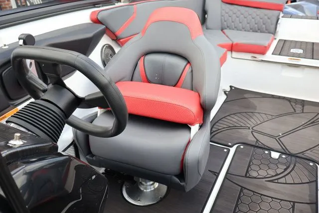 Slide: The Image of Scarab 215 LX 2025 - 17