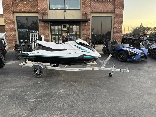 Slide: The Image of Yamaha VX-C-WHITE/BLACK 2025 - 1