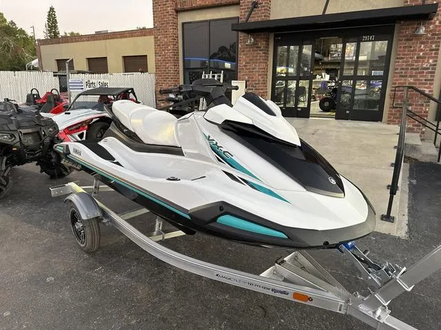 Slide: The Image of Yamaha VX-C-WHITE/BLACK 2025 - 2