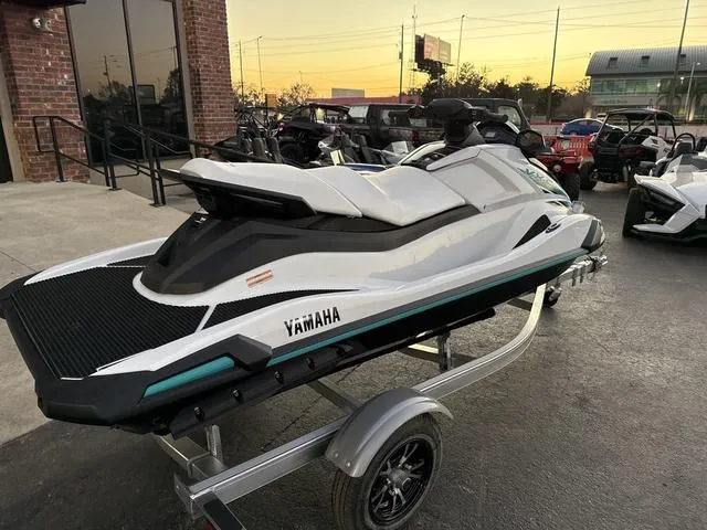 Slide: The Image of Yamaha VX-C-WHITE/BLACK 2025 - 4