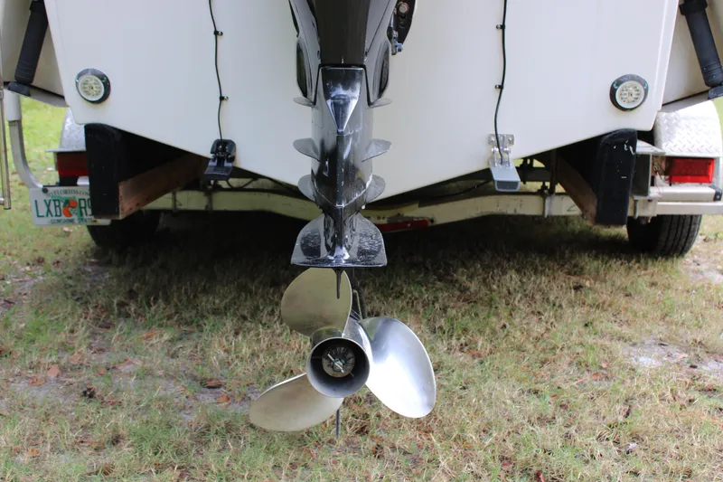 Slide: The Image of 2009 Sea Fox 256CC Pro Series boat propeller and trailer rear view. - 47