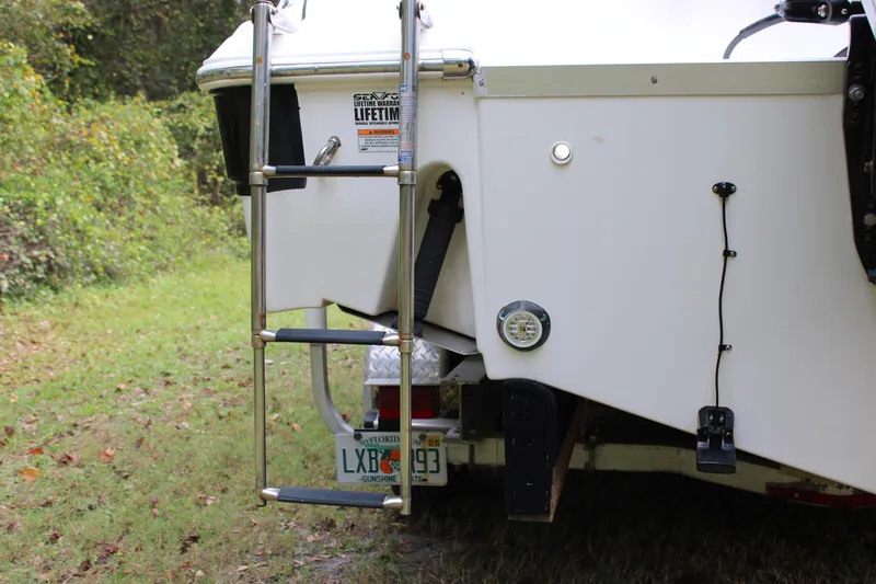 Slide: The Image of Rear view of 2009 Sea Fox 256CC Pro Series boat with ladder and Florida license plate. - 49