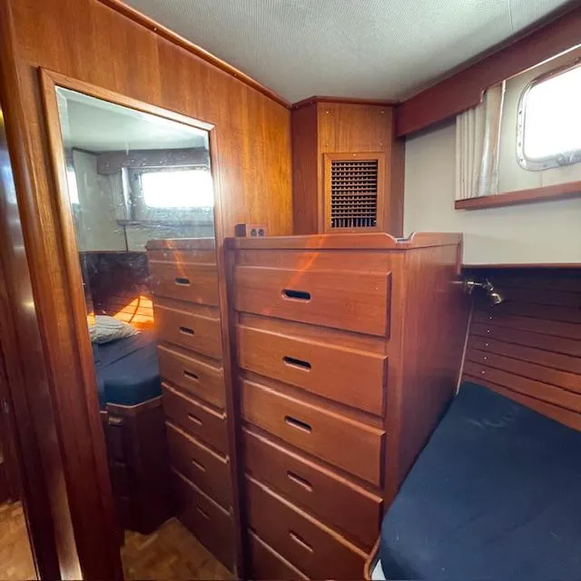 Slide: The Image of Grand Banks 42 Motoryacht 1999 - 25