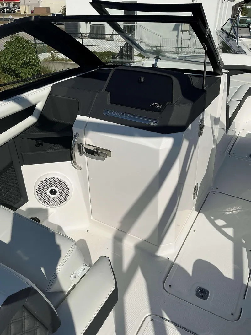Slide: The Image of 2025 Cobalt R8 boat interior with sleek design and modern features. - 7