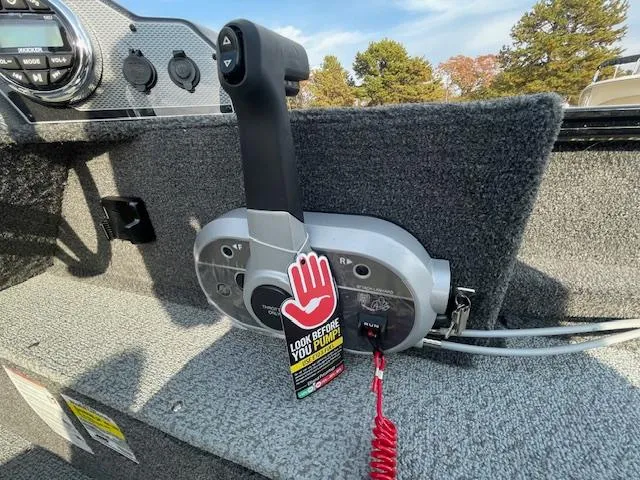 Slide: The Image of 2025 Lund 1650 Rebel XL SS boat throttle control with safety tag. - 19