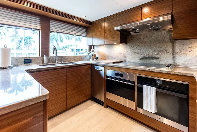 Slide: The Image of Burger 104 Motor Yacht 2017 - 87