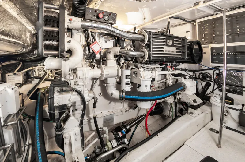 Slide: The Image of Tiara 52 Express 2002 - 48