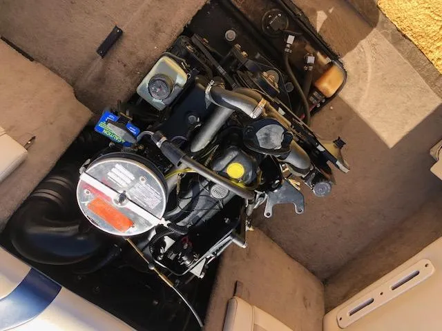 Slide: The Image of 2001 Stingray 180 LS/LX boat engine compartment, detailed view. - 19