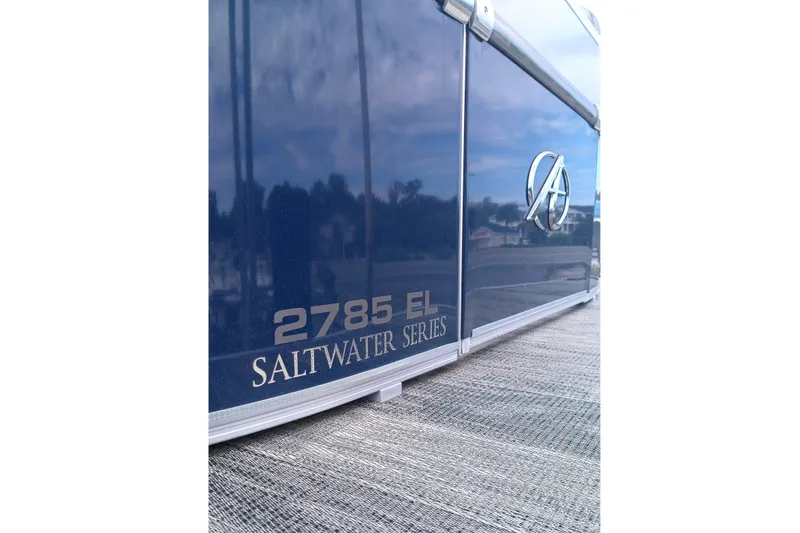 Slide: The Image of 2023 Avalon Catalina Elite Windshield, 2785 EL Saltwater Series, side view detail. - 9