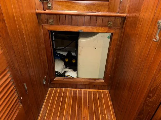 Slide: The Image of DeFever 41 Trawler 1983 - 50