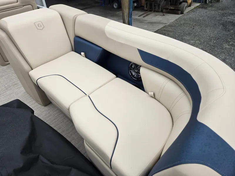 Slide: The Image of Luxurious seating on 2025 Godfrey Sweetwater 2086 C pontoon boat. - 10
