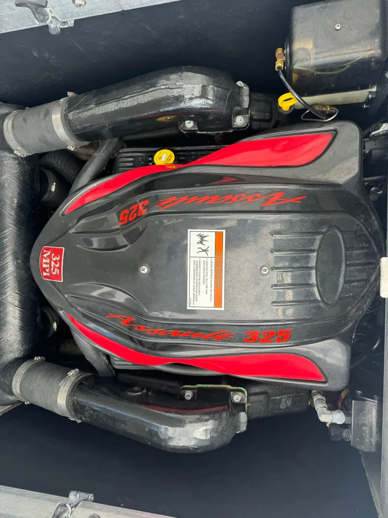 Slide: The Image of 2006 Moomba XLV engine, Indmar 325 HP, black and red design. - 10