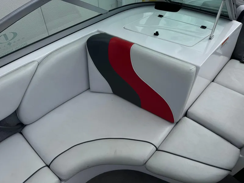 Slide: The Image of 2006 Moomba XLV boat interior with white, red, and black seating. - 7