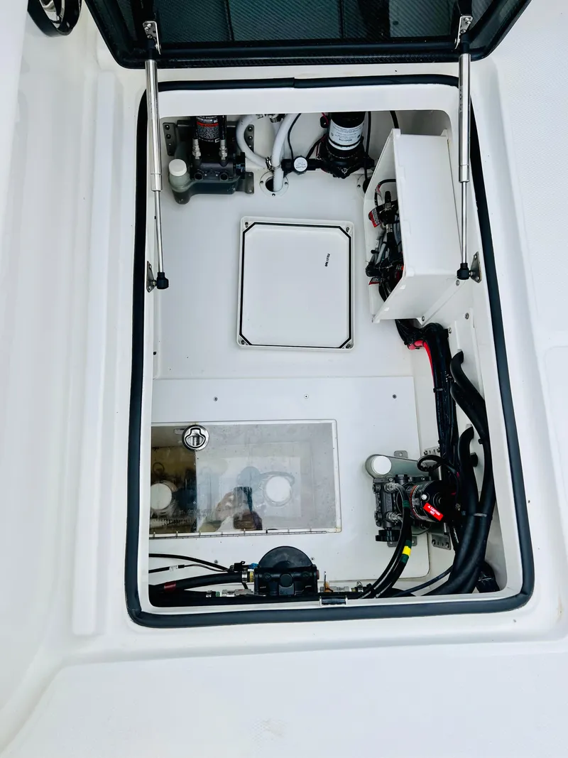 Slide: The Image of Sea Hunter 41 CTS 2020 - 10