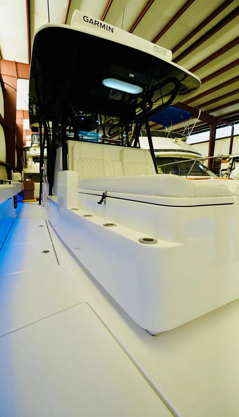 Slide: The Image of Sea Hunter 41 CTS 2020 - 19