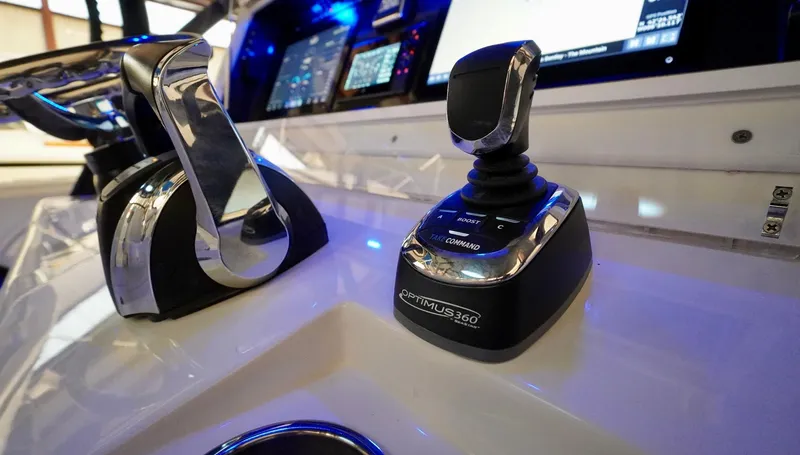 Slide: The Image of Sea Hunter 41 CTS 2020 - 23