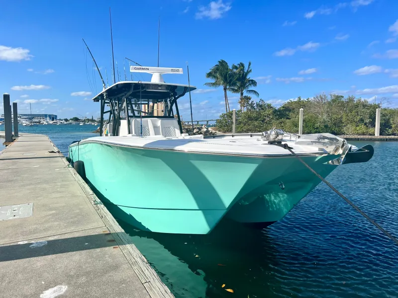 Slide: The Image of Sea Hunter 41 CTS 2020 - 32