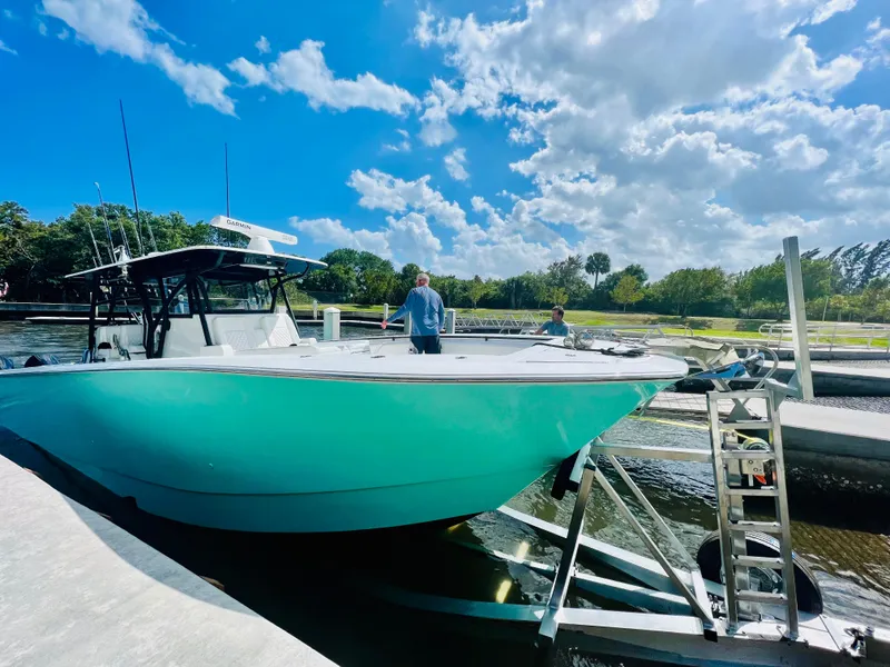 Slide: The Image of Sea Hunter 41 CTS 2020 - 41