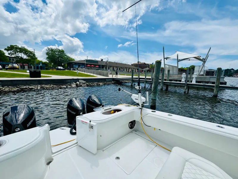 Slide: The Image of Sea Hunter 41 CTS 2020 - 6