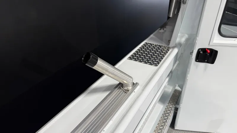 Slide: The Image of 2025 Hewescraft 240 Ocean Pro ET HT boat with stainless steel rod holder. - 17