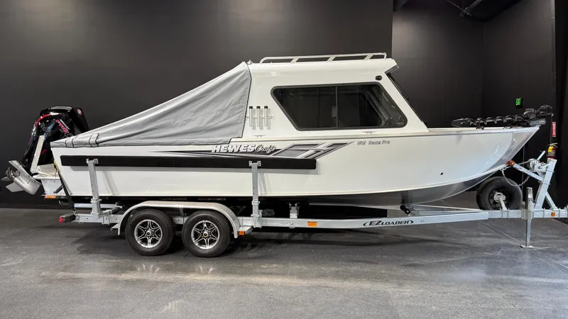 Slide: The Image of 2025 Hewescraft 240 Ocean Pro ET HT boat on trailer, side view in showroom. - 38