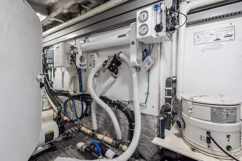 Slide: The Image of Navigator 62 Pilothouse 2008 - 64