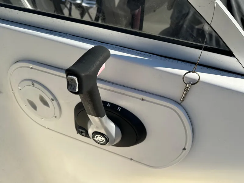 Slide: The Image of Boat throttle control on a 2006 Trophy 1802 WA. - 8