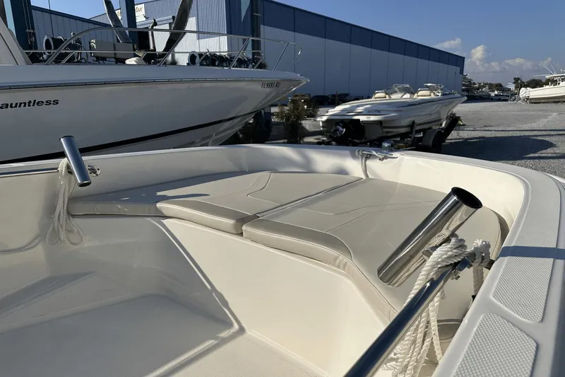 Slide: The Image of Boston Whaler 160 Super Sport 2024 - 20