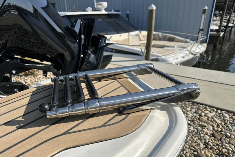 Slide: The Image of Boston Whaler 160 Super Sport 2024 - 22