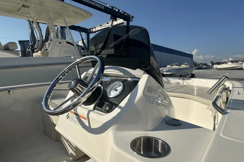 Slide: The Image of Boston Whaler 160 Super Sport 2024 - 30