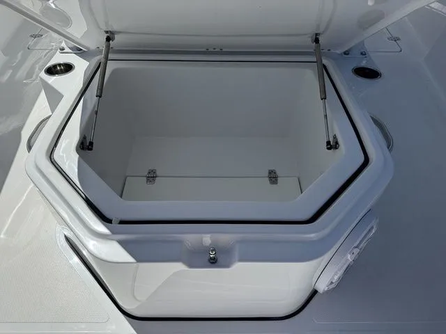 Slide: The Image of Wellcraft 302 Fisherman 2025 - 31