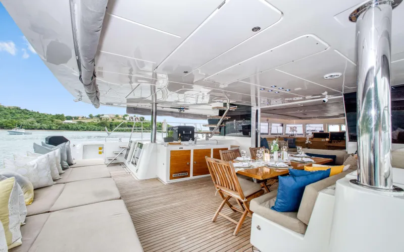 Slide: The Image of Lagoon 620 2013 - 19