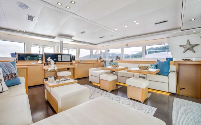 Slide: The Image of Lagoon 620 2013 - 22