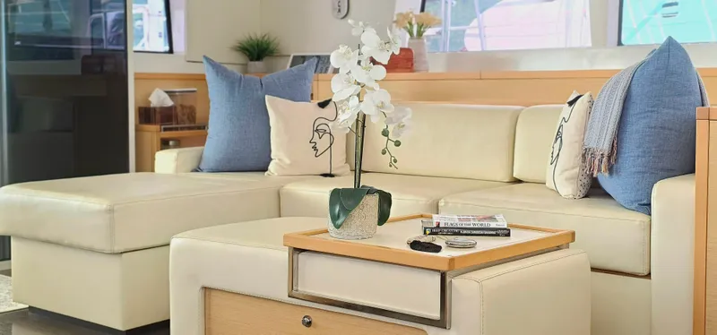 Slide: The Image of Lagoon 620 2013 - 23